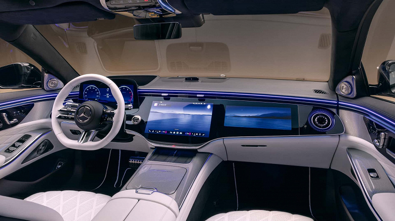 Параллельный импорт для элиты: совершенно новый Mercedes S-Class с мотором V8 и ремнями с подогревом приедет в Россию